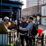 Szuper hír, a vártnál hamarabb újranyithatnak a pubok Angliában