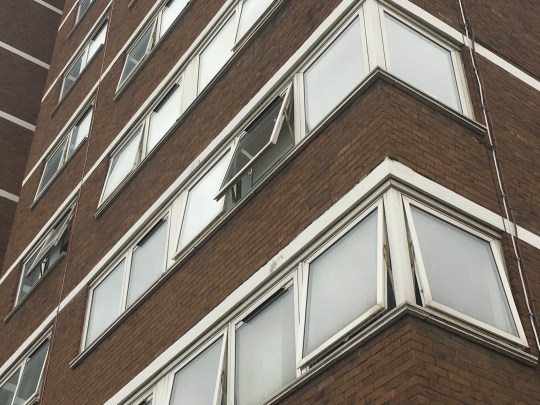 A 9. emeletről zuhant ki egy 2 éves kisgyerek Londonban 4