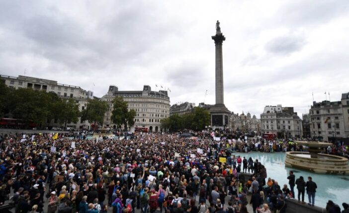 10,000-es tüntetés London belvárosában a koronavírus és a maszkok ellen 3
