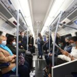 „Aki tud, dolgozzon otthonról”: a brit kormány megkezdi a szigorításokat