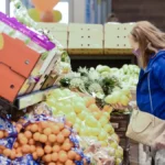 A vásárlók szeme láttára esett össze és halt meg egy nő egy Aldiban Angliában