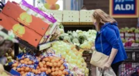 A vásárlók szeme láttára esett össze és halt meg egy nő egy Aldiban Angliában