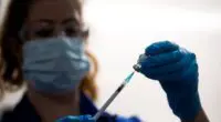Az új koronavírus oltás már 2 NHS dolgozónál is heves allergiás reakciót váltott ki 2