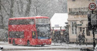 Szakad a hó Londonban és Nagy-Britannia több másik területén is