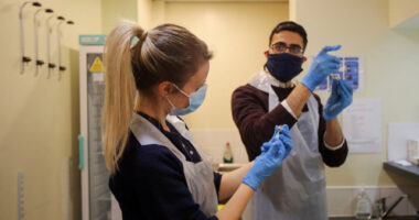 Nagy-Britannia már 400 millió adag oltást rendelt a 67 millió lakosra: felmerül a kérdés, hogy…