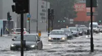 Hatalmas eső és több helyen árvizek London és Dél-Anglia egyes részein