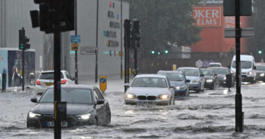 Hatalmas eső és több helyen árvizek London és Dél-Anglia egyes részein