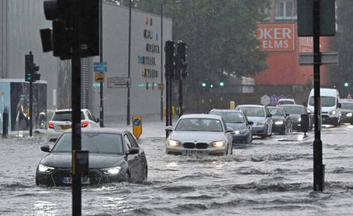 Hatalmas eső és több helyen árvizek London és Dél-Anglia egyes részein 9