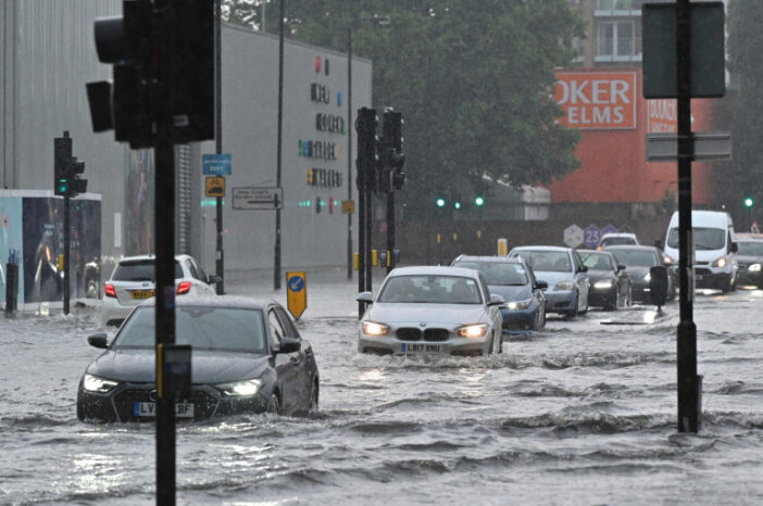 Hatalmas eső és több helyen árvizek London és Dél-Anglia egyes részein 3