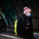 Újabb variálás: Londonban meg fogják tartani a maszkviselésre vonatkozó szabályt a B terv lejárta után is