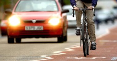 Figyelem! Ezek az új szabályváltozások a közutakon Nagy-Britanniában, amik minden autóst, biciklist és gyalogost érintenek