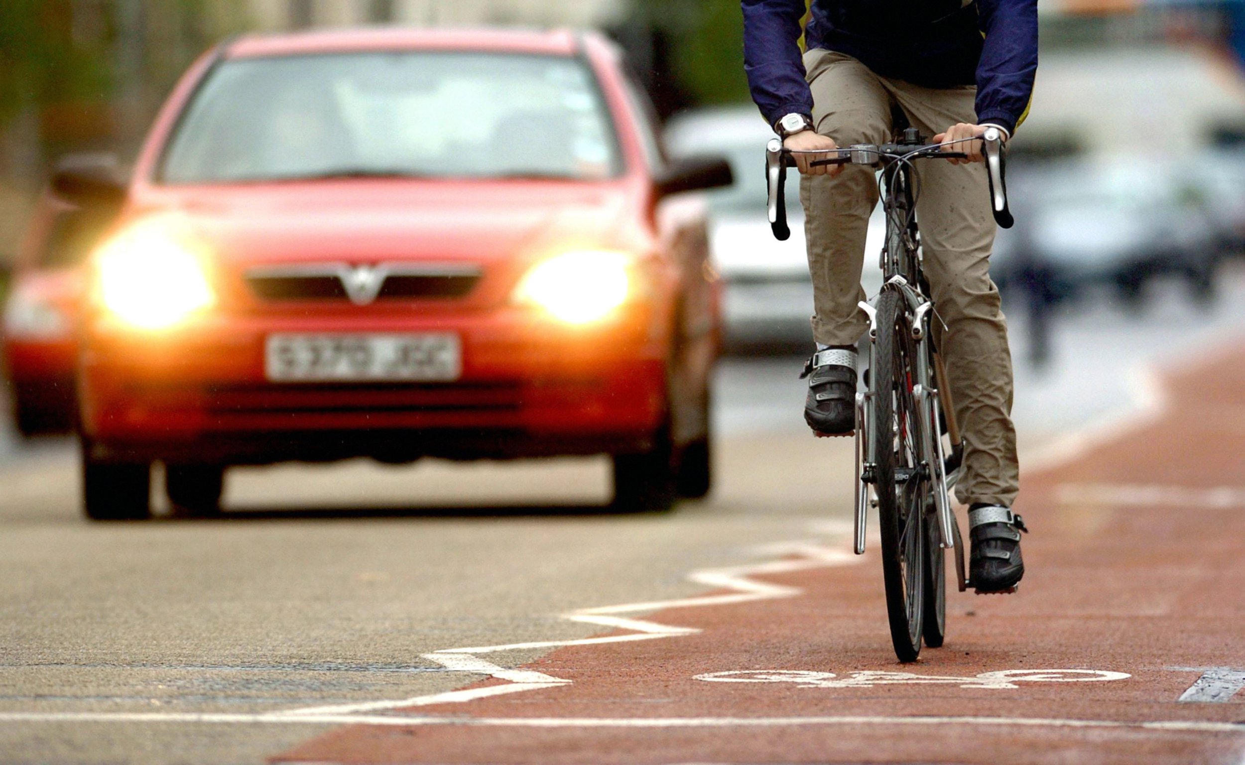 Figyelem! Ezek az új szabályváltozások a közutakon Nagy-Britanniában, amik minden autóst, biciklist és gyalogost érintenek 3