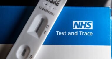 Újabb enyhítés jön hétfőtől Angliában a karanténra vonatkozó szabályok kapcsán