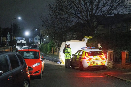 Egy 16 éves fiút halálra késeltek Manchesterben, 2 másik fiatalt pedig Londonban, az Oxford streeten a Selfridgesben szurkáltak össze 4