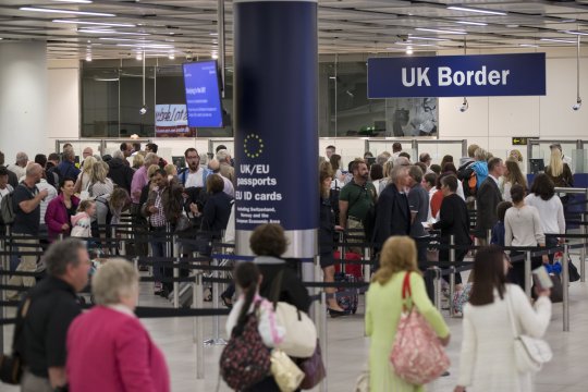 Kötelezné a Nagy-Britanniába jövő bevándorlókat a leendő miniszterelnök, hogy jobban beszéljenek angolul 4