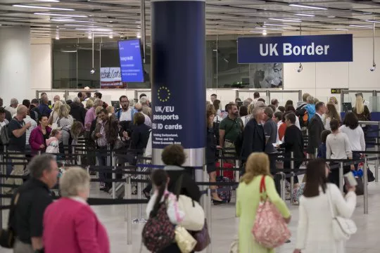 Kötelezné a Nagy-Britanniába jövő bevándorlókat a leendő miniszterelnök, hogy jobban beszéljenek angolul