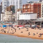 A parton, mindenki szeme láttára elégítette ki párját egy férfi Angliában, Brighton mellett