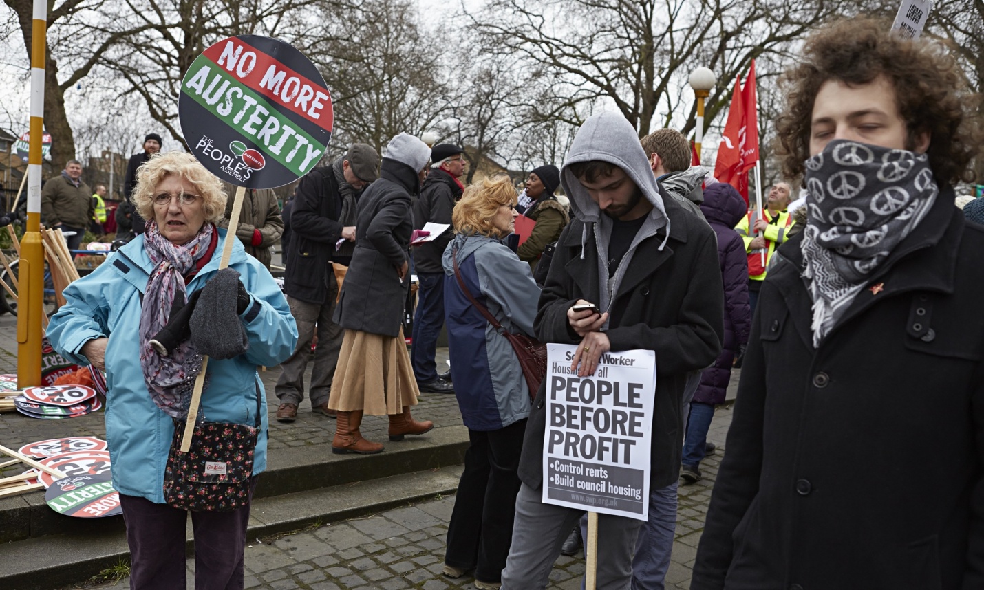 Több ezren tüntetnek Londonban a házárak miatt 2