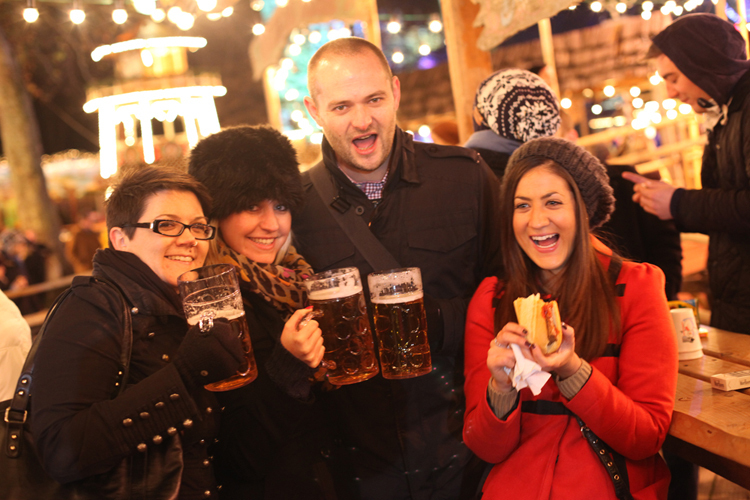 People_enjoying_the_beer_at_Winter_Wonderland