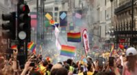Több tízezren vonultak London utcáin - ilyen volt a 2026-os Pride felvonulás