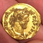 Elképesztő, félmillió fontot érő pénzérmét találtak egy farmon Angliában