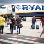 Történelmi jelentőségű döntés született a Ryanairrel szemben a kézipoggyász díja kapcsán – jó hír az utasoknak
