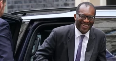 A brit pénzügyminiszter mai bejelentése az NI kapcsán, ami emberek milliói számára jelent több, mint 300 font pluszt