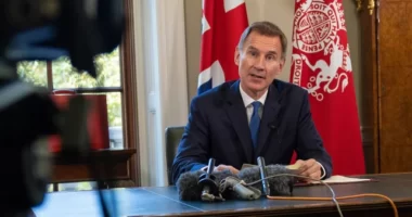 A brit pénzügyminiszter mai nagy bejelentése pontokba szedve, ami mindenkit érint: további fordulatok és egyre jobban érezhető fejetlenség