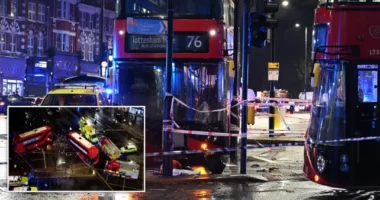 Súlyos baleset Londonban: egy 14 éves lány az életéért küzd, miután egy busz elgázolt 2 tinédzsert