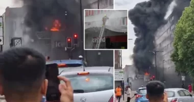 Hatalmas tűz ütött ki Kelet-Londonban egy utcai fesztivál mellett
