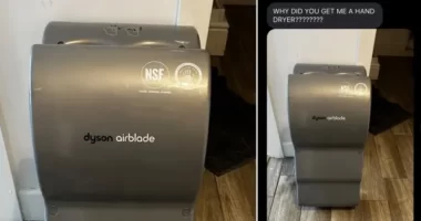 Nem kicsit nézte be a karácsonyi ajándékot egy pasas Angliában: a menyasszonya ezt találta a fa alatt