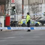 Egy nőt meglőttek a nyílt utcán, és másik 3 ember is megsebesült, amikor egy születésnapi bulin verekedés tört ki a dél-londoni Brixtonban