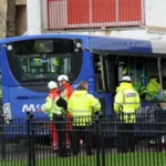 Többen kórházban, miután egy lakóház falának csapódott egy busz Nagy-Britanniában, Skóciában