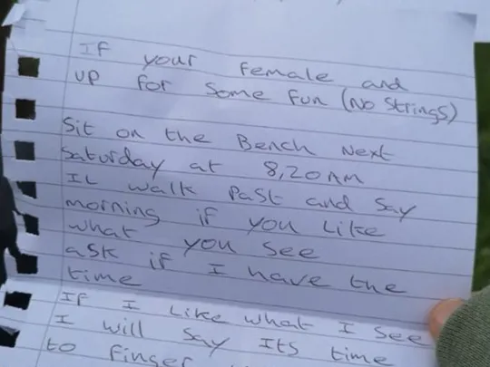 Nem akármilyen, kézzel írt üzenetet hagyott a nőknek egy fickó egy angliai városban 4