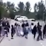 Hatalmas utcai verekedés tört ki Angliában – 25 embert letartóztattak, több tucat sérült kórházban