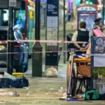Tüzet nyitott egy támadó a nyílt utcán az egyik londoni étteremben étkezőkre – többen megsérültek egy 9 éves kislány kritikus állapotban