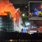 Hatalmas tűz Kelet-Londonban: kigyulladt egy panelház, 200 tűzoltó oltja a lángokat