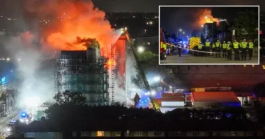 Hatalmas tűz Kelet-Londonban: kigyulladt egy panelház, 200 tűzoltó oltja a lángokat