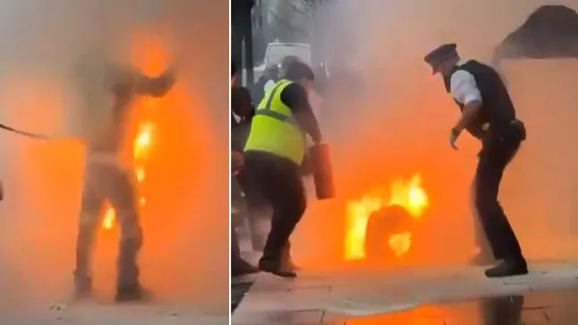 A nyílt utcán a járókelők és a rendőrök szeme láttára lobbantotta lángra saját ruháját egy férfi egy veszekedés közepette