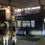 Súlyos buszbaleset Nagy-Britanniában: hídnak csapódott egy emeletes busz Glasgowban, 1 ember életveszélyes sérülésekkel kórházban