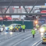 Gyalogost gázolt el egy autó az M25-ös autópályán Angliában, amikor a rendőrök épp letartóztatták