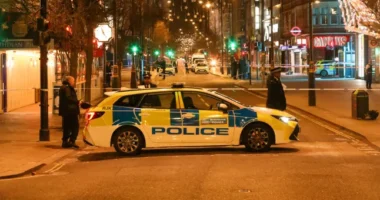 Szilveszter éjszakáján macsétával esett egymásnak két férfi Londonban az Oxford Street közepén