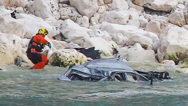 Tragédia Nagy-Britanniában az Isle of Wight szigetén: autó zuhant szikláról a tengerbe, ketten meghaltak