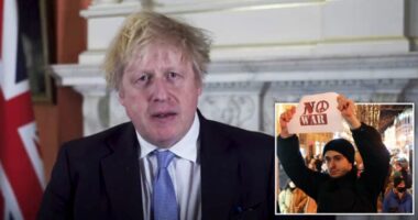 Boris Johnson oroszul szólt az oroszokhoz, közben már magyar áldozata is van a harcoknak - a háború legfrissebb fejleményei
