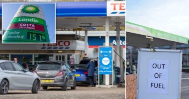 Rekordmagasan az üzemanyag ára Nagy-Britanniában, egyre több helyen állnak megint hosszú kocsisorok a kutaknál