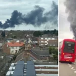Hatalmas füstoszlop, és lángnyelvek, amik kilométerekről látszottak, miután tűz ütött ki a Heathrow reptér mellett