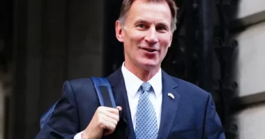 Az elmúlt évtizedek egyik legkeményebb bejelentése jön ma a brit pénzügyminisztertől