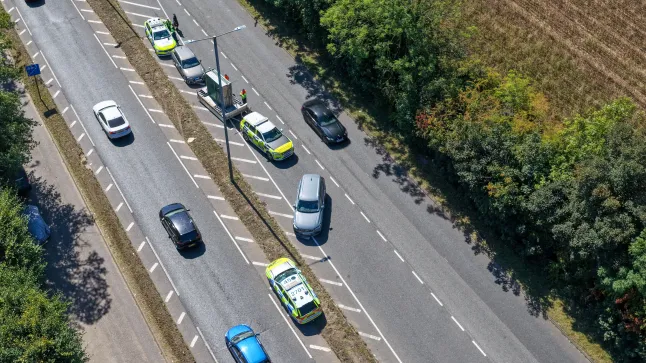 2 súlyos baleset 2 autópályán Angliában - egy személy meghalt, egy traktor pedig az autók közé zuhant egy felüljáróról 2 súlyos baleset 2 autópályán Angliában - egy személy meghalt, egy traktor pedig az autók közé zuhant egy felüljáróról