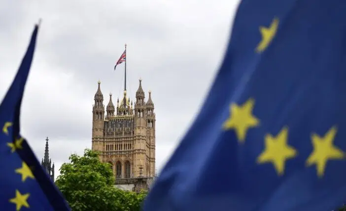 Több ezer EU állampolgártól vonhatják meg a támogatásokat heteken belül Nagy-Britanniában 1