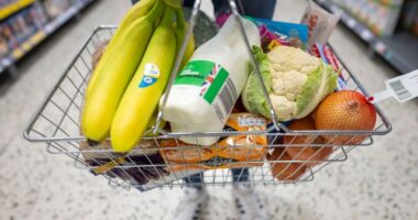Végre elkezdenek csökkenni az élelmiszerárak Nagy-Britanniában